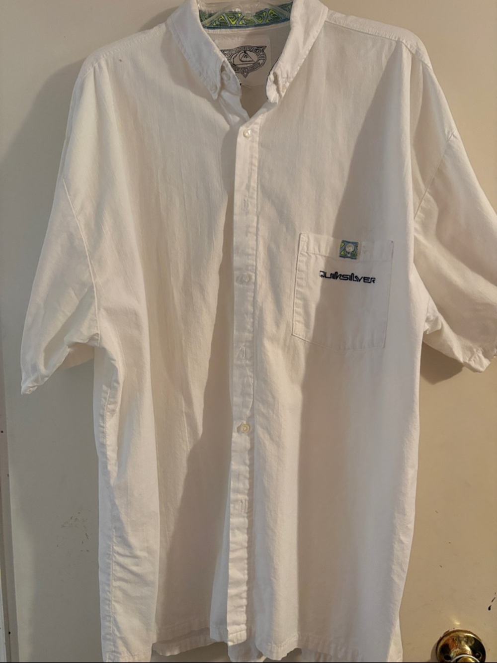 Quiksilver White Short-Sleeve Button-Down Pocket Shirt